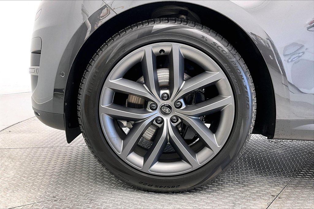 Used 2025 Land Rover Range Rover Sport SE AWD/4WD image 8