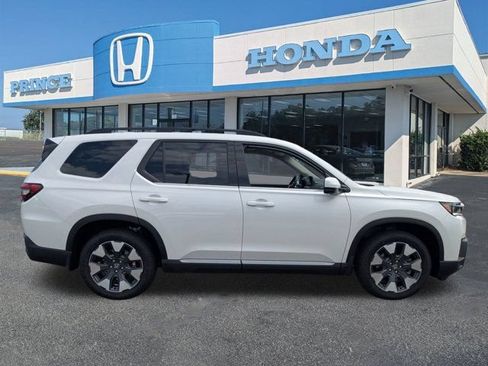 New 2026 Honda Pilot Touring image 3