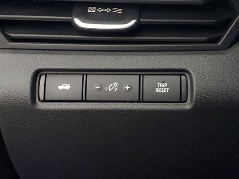 Used 2025 Nissan Altima 2.5 SV image 13