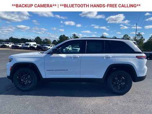 New 2025 Jeep Grand Cherokee Altitude image 5