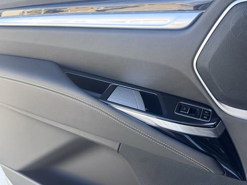 New 2026 Cadillac Escalade ESV Luxury w/ LPO, Radiant Package image 20