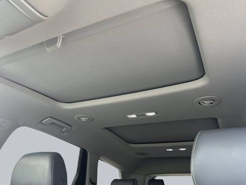 Used 2018 Buick Enclave Premium w/ Experience Buick Package FWD image 17