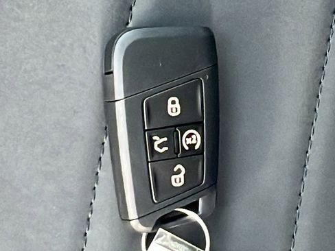 New 2026 Volkswagen Taos SE image 30