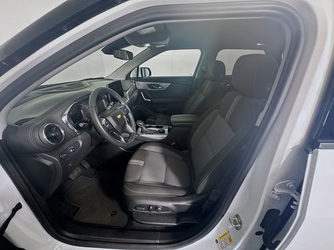 Used 2025 Chevrolet Blazer LT image 13