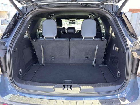 Used 2025 Ford Explorer ST-Line w/ ST-Line Street Pack AWD/4WD image 8