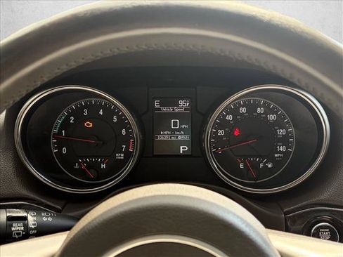 Used 2013 Jeep Grand Cherokee Laredo w/ Laredo E Group AWD/4WD image 7