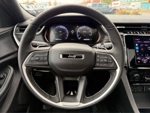 Used 2025 Jeep Grand Cherokee L Altitude image 15