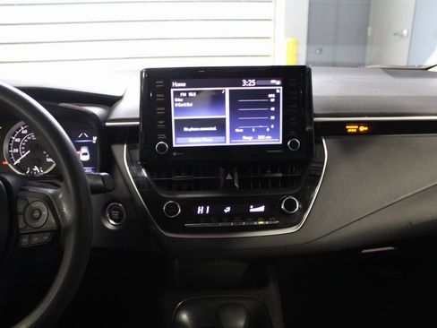Used 2022 Toyota Corolla LE image 23