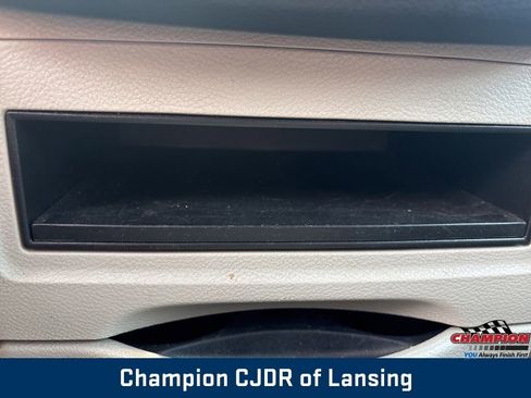 Used 2014 Chrysler Town & Country Touring FWD image 28