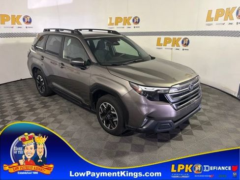 Used 2025 Subaru Forester Premium AWD/4WD image 1