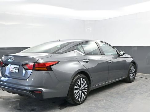Used 2025 Nissan Altima 2.5 SV FWD image 9