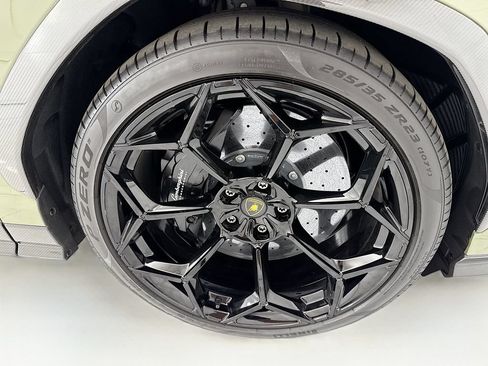 Used 2024 Lamborghini Urus Performante AWD/4WD image 31