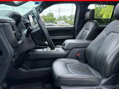 Used 2023 Ford Expedition Max Platinum AWD/4WD image 3