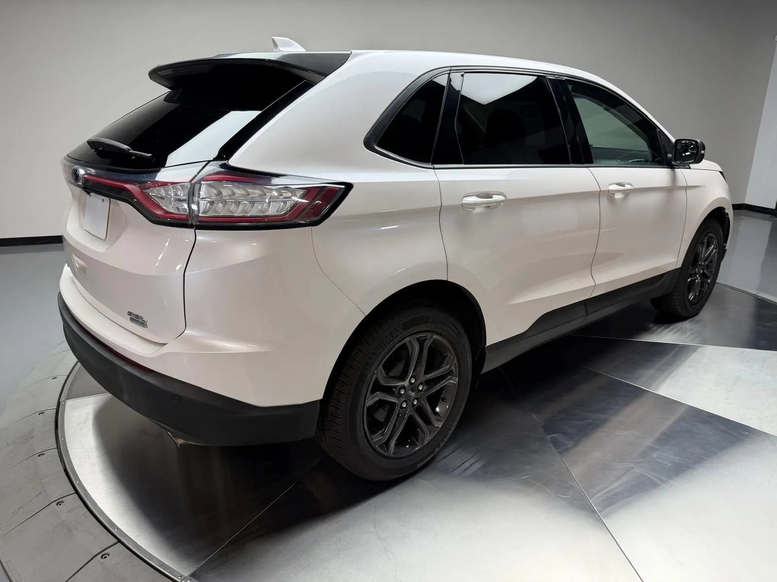 Used 2018 Ford Edge SEL w/ Equipment Group 201A FWD image 2