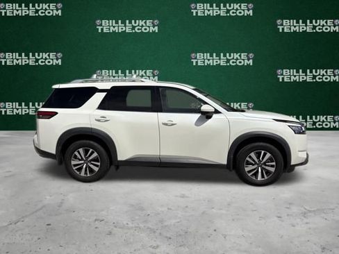 Used 2023 Nissan Pathfinder SL w/ Black Appearance Package image 4