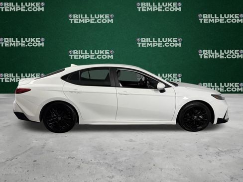 Used 2025 Toyota Camry SE image 4