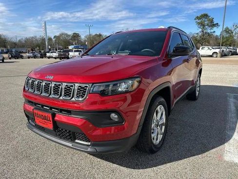 Certified 2025 Jeep Compass Latitude image 3