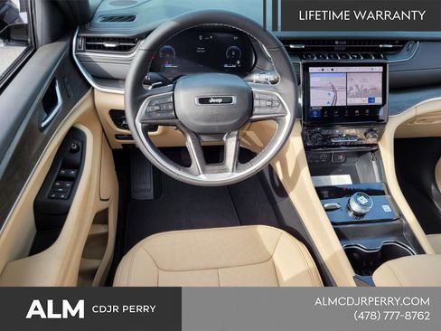 New 2025 Jeep Grand Cherokee L Limited w/ Luxury Tech Group II AWD/4WD image 8