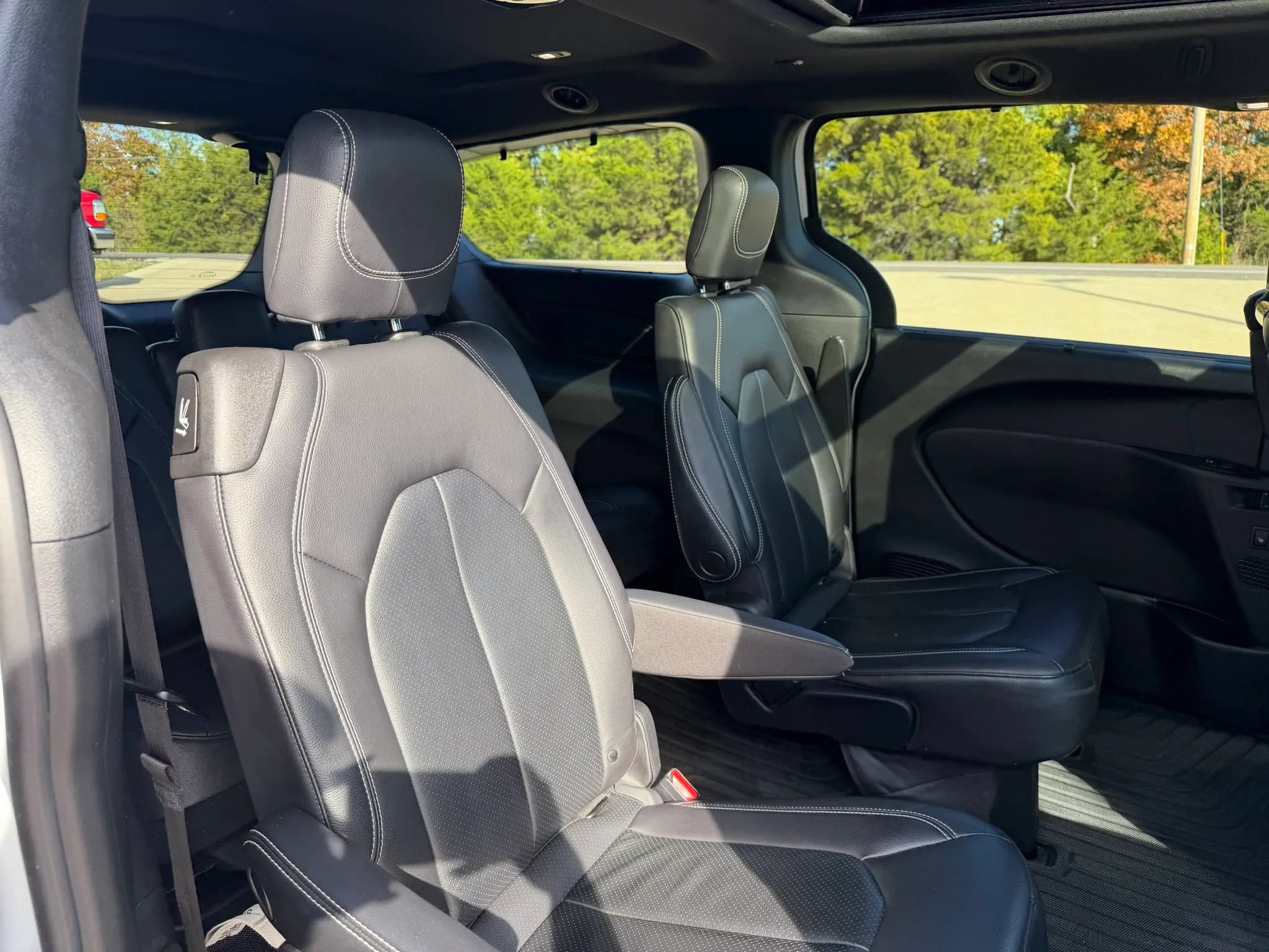 Used 2022 Chrysler Pacifica Touring-L w/ Uconnect Theater Family Group AWD/4WD image 47