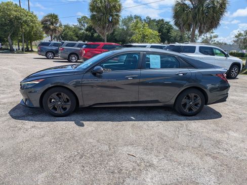 Used 2021 Hyundai Elantra SEL w/ Convenience Package FWD image 7