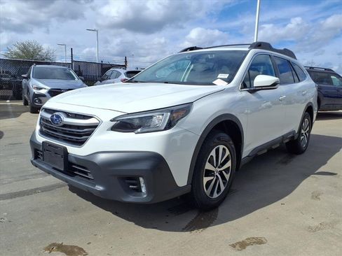 Used 2020 Subaru Outback Premium image 3