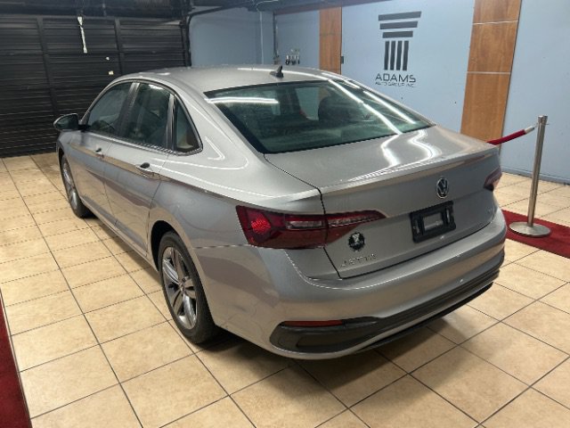 Used 2022 Volkswagen Jetta SE FWD image 3