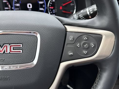 Used 2023 GMC Acadia Denali w/ Denali Ultimate Package FWD image 18