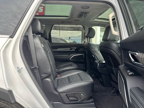 Used 2024 Kia Telluride SX Prestige w/ Towing Package image 4