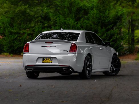 Used 2021 Chrysler 300 S w/ S Model Appearance Package RWD image 4