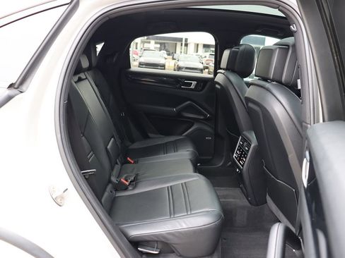 Used 2021 Porsche Cayenne Coupe image 44