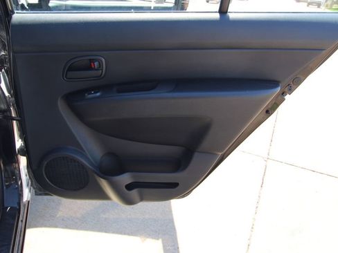 Used 2009 Kia Rondo LX FWD image 31