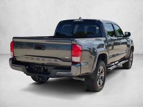 Used 2017 Toyota Tacoma TRD Sport w/ Tow Package RWD image 5