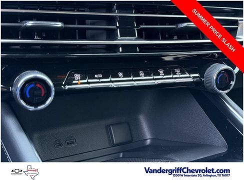 Used 2026 Chevrolet Traverse LT w/ Driver Confidence Package FWD image 19