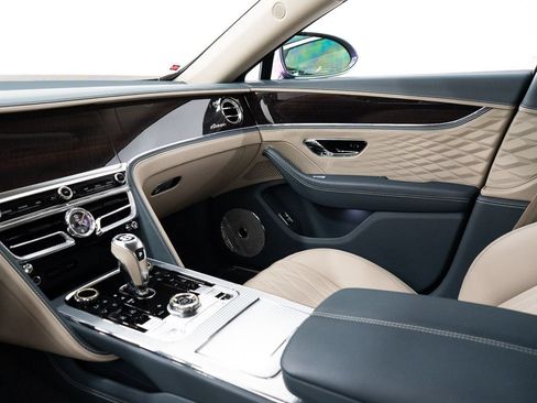 Used 2026 Bentley Flying Spur Plug-In Hybrid AWD/4WD image 26