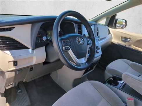 Used 2015 Toyota Sienna LE image 10