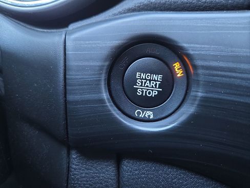 Used 2019 Jeep Grand Cherokee Altitude image 20