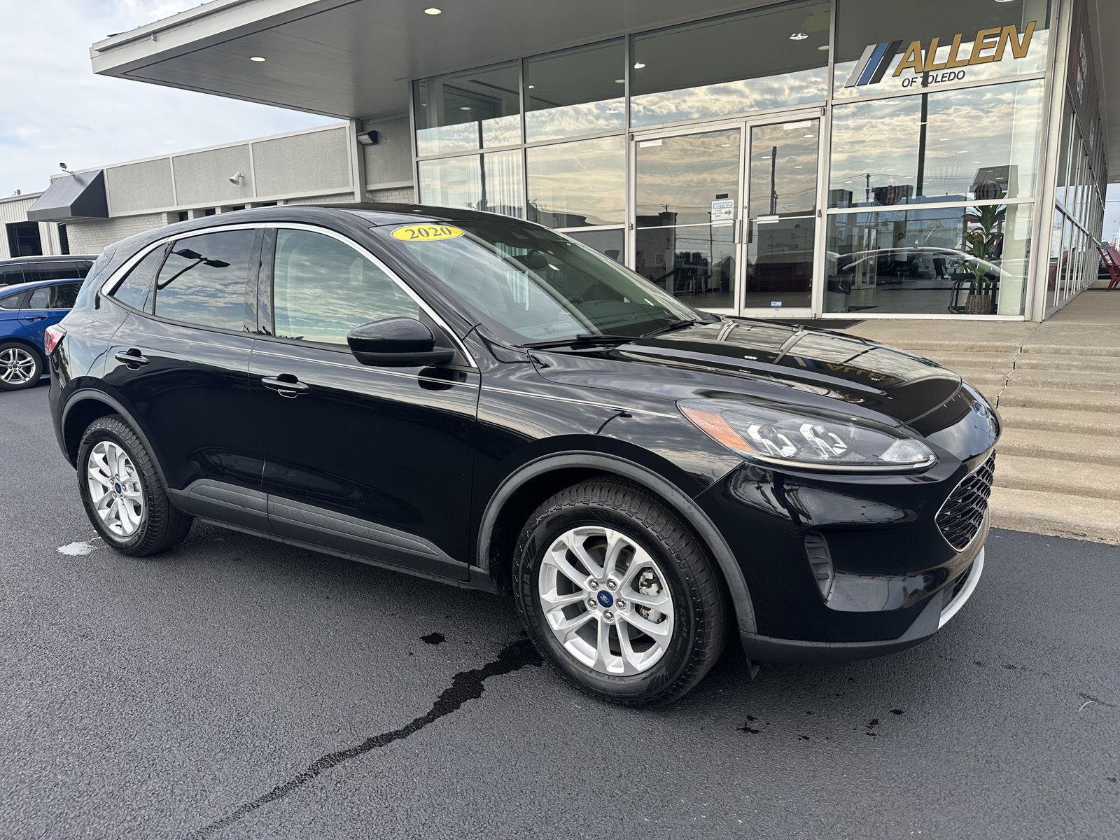 Used 2020 Ford Escape SE FWD image 2