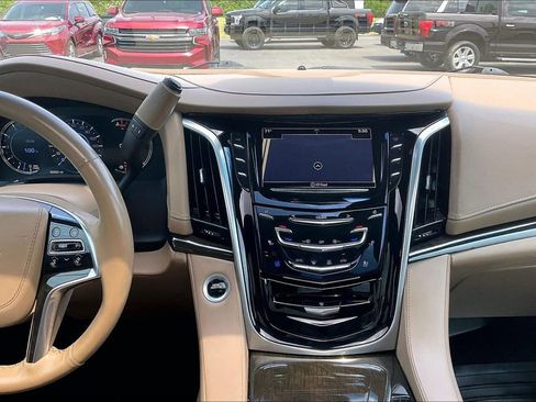 Used 2019 Cadillac Escalade ESV Platinum AWD/4WD image 12