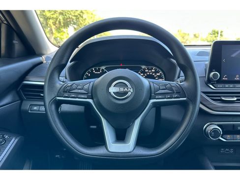 Used 2025 Nissan Altima 2.5 SV FWD image 34