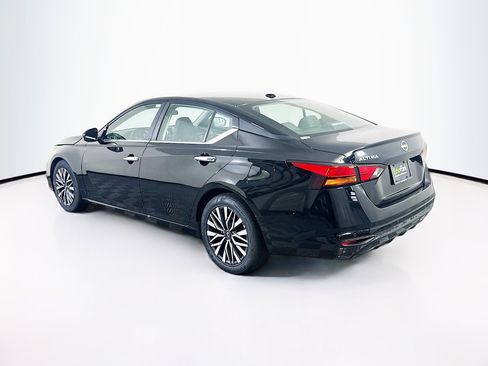 Used 2025 Nissan Altima 2.5 SV image 5