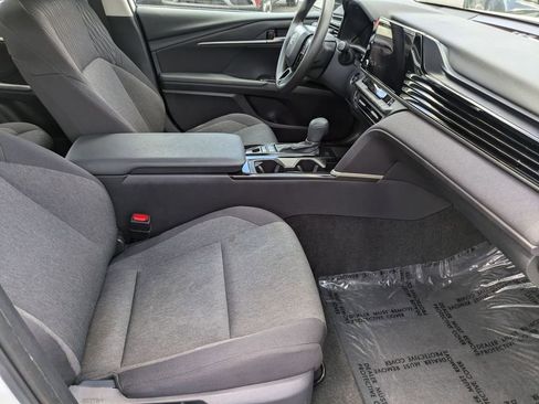 Used 2025 Toyota Camry LE image 31