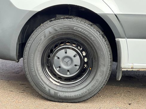 Used 2025 Mercedes-Benz Sprinter 2500 image 25