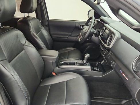Used 2018 Toyota Tacoma TRD Sport image 23