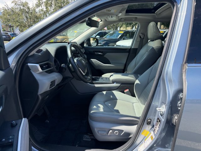 Certified 2022 Toyota Highlander XLE FWD image 10