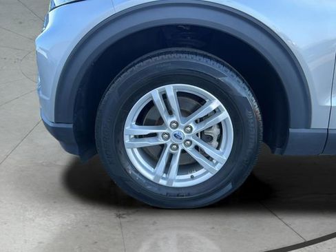 Used 2023 Ford Explorer XLT w/ Equipment Group 202A image 26