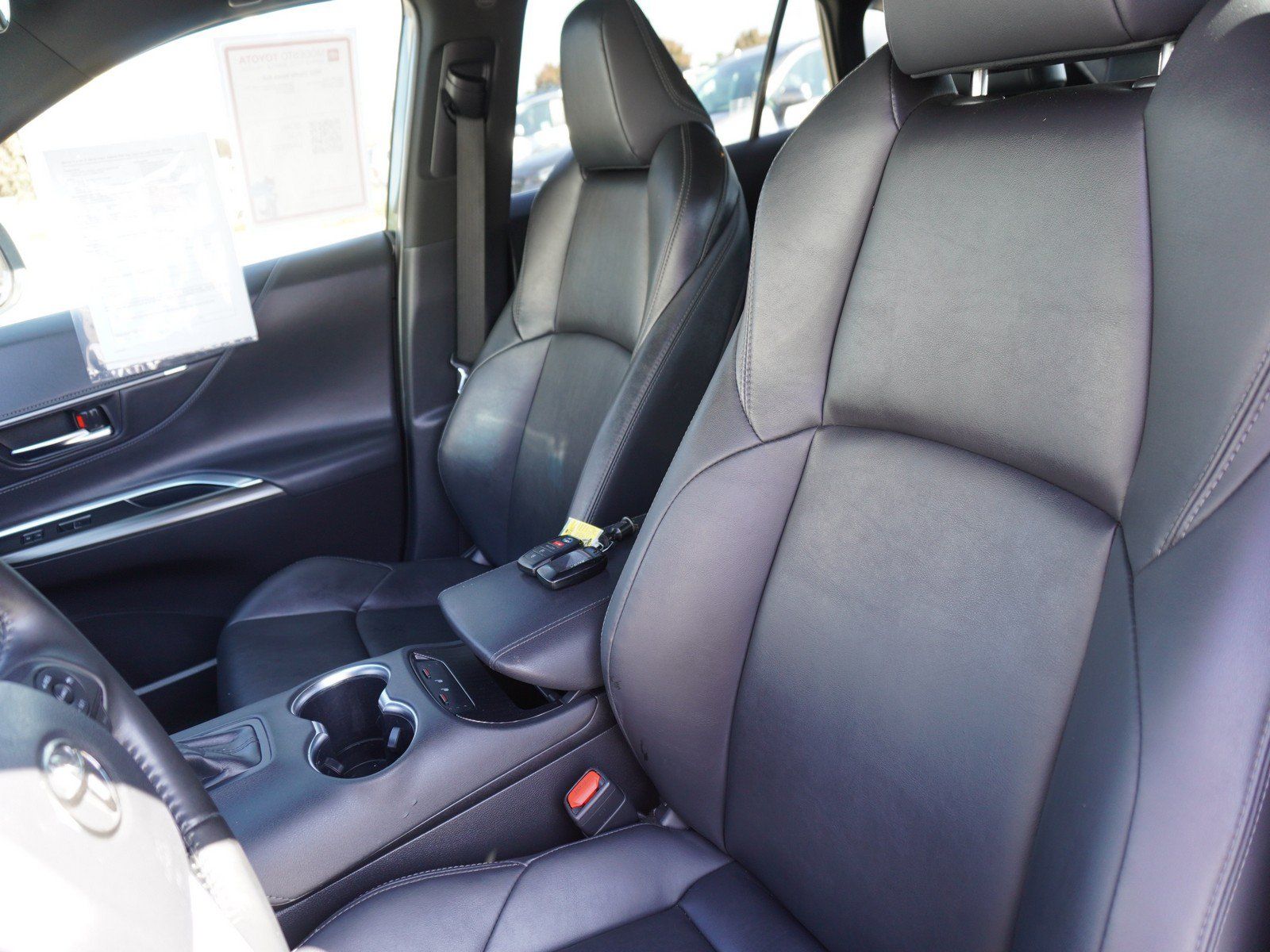 Used 2022 Toyota Venza XLE AWD/4WD image 21