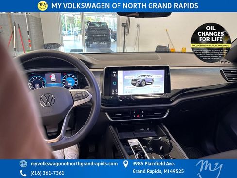 Used 2024 Volkswagen Atlas Cross Sport SE AWD/4WD image 13