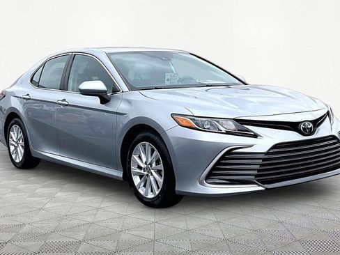 Used 2023 Toyota Camry LE FWD image 5