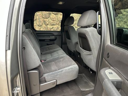 Used 2007 GMC Sierra 2500 SLE w/ Z71 Off-Road Package image 35