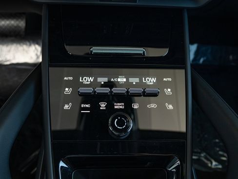 Certified 2026 Porsche Cayenne AWD/4WD image 12